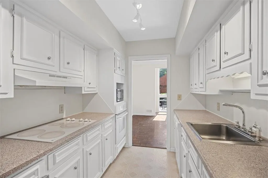 49 Willow Glen Ne, Atlanta, Georgia 30342, 4 Bedrooms Bedrooms, ,4 BathroomsBathrooms,Residential,Sold,49 Willow Glen Ne,7219076