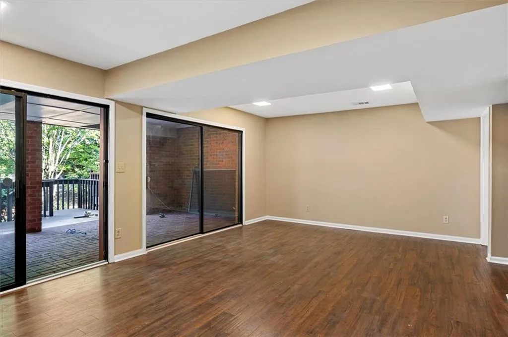 49 Willow Glen Ne, Atlanta, Georgia 30342, 4 Bedrooms Bedrooms, ,4 BathroomsBathrooms,Residential,Sold,49 Willow Glen Ne,7219076