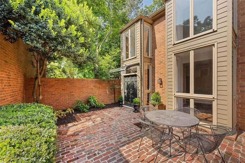 49 Willow Glen Ne, Atlanta, Georgia 30342, 4 Bedrooms Bedrooms, ,4 BathroomsBathrooms,Residential,Sold,49 Willow Glen Ne,7219076