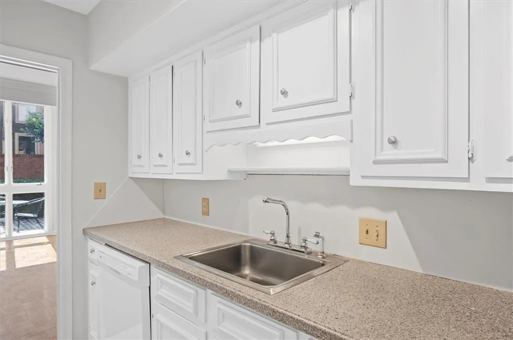 49 Willow Glen Ne, Atlanta, Georgia 30342, 4 Bedrooms Bedrooms, ,4 BathroomsBathrooms,Residential,Sold,49 Willow Glen Ne,7219076