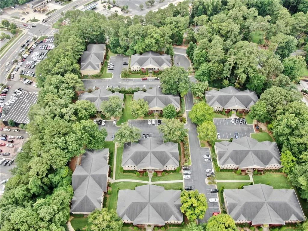 906 Brighton Point, Atlanta, Georgia 30328, 2 Bedrooms Bedrooms, ,2 BathroomsBathrooms,Residential,Sold,906 Brighton Point,7097638