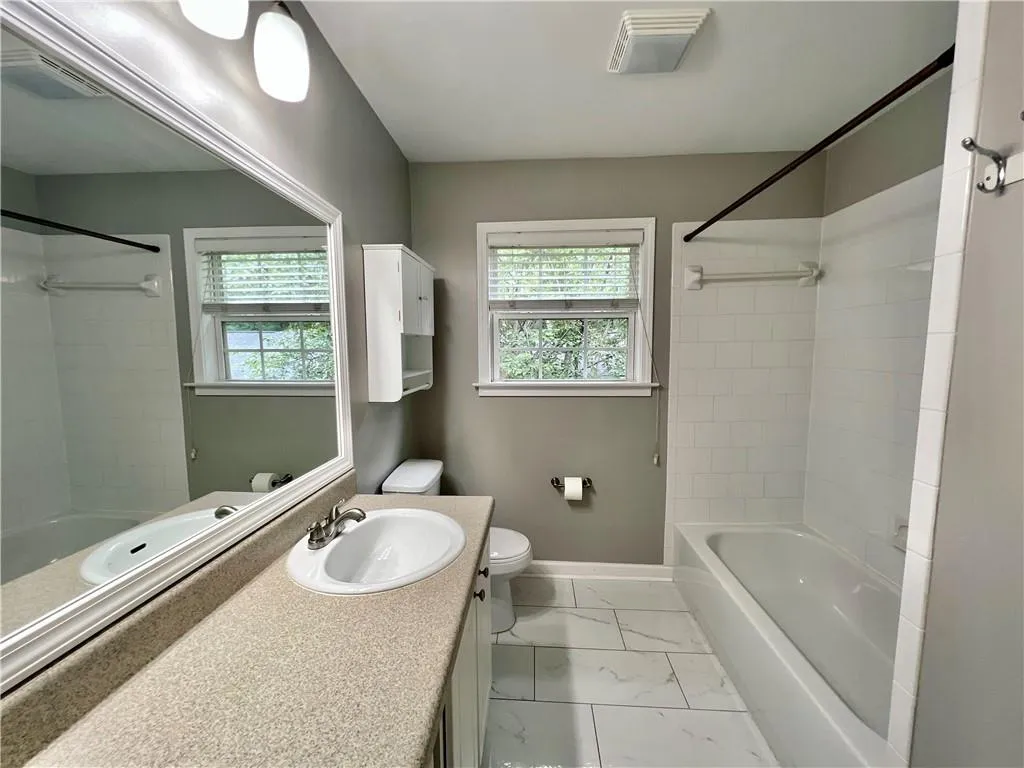 906 Brighton Point, Atlanta, Georgia 30328, 2 Bedrooms Bedrooms, ,2 BathroomsBathrooms,Residential,Sold,906 Brighton Point,7097638
