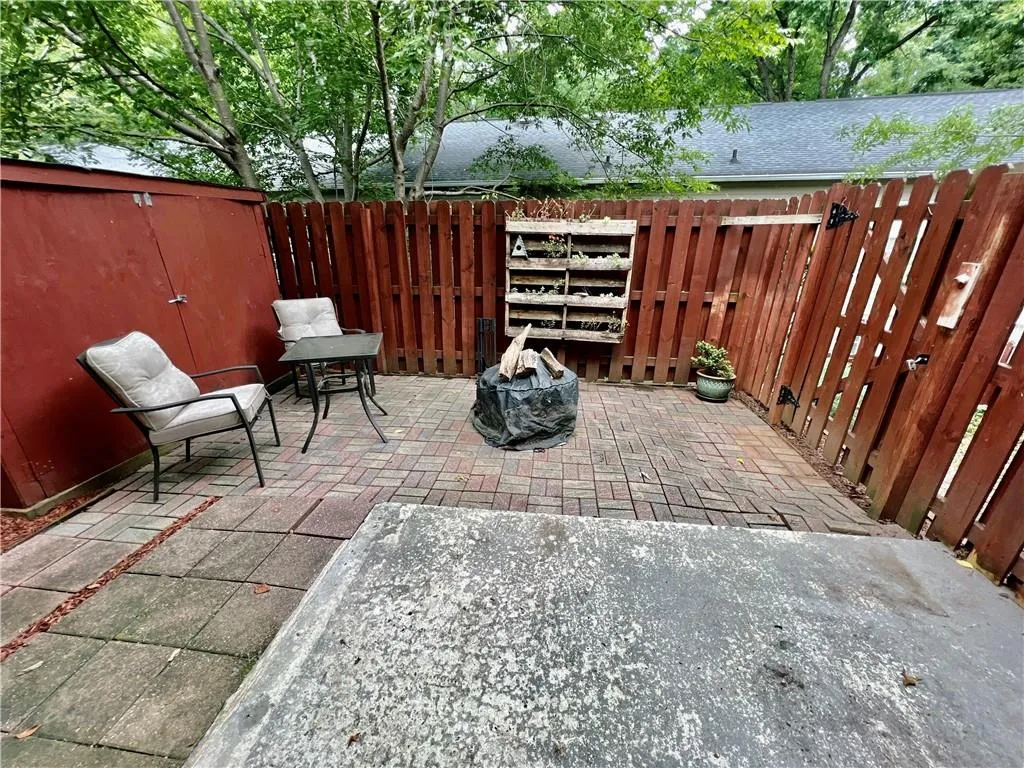 906 Brighton Point, Atlanta, Georgia 30328, 2 Bedrooms Bedrooms, ,2 BathroomsBathrooms,Residential,Sold,906 Brighton Point,7097638