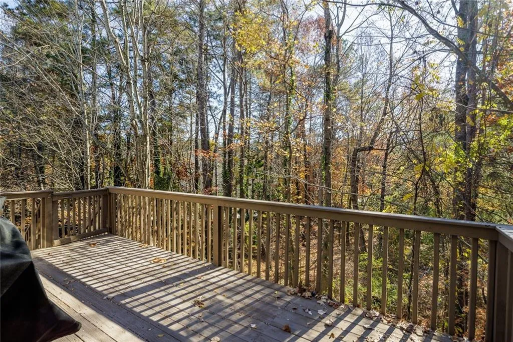 7285 Village Creek Trace, Sandy Springs, Georgia 30328, 4 Bedrooms Bedrooms, ,3 BathroomsBathrooms,Residential,Sold,7285 Village Creek Trace,6975101