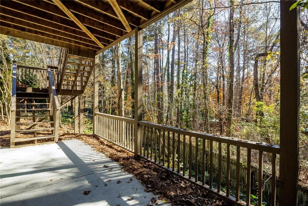 7285 Village Creek Trace, Sandy Springs, Georgia 30328, 4 Bedrooms Bedrooms, ,3 BathroomsBathrooms,Residential,Sold,7285 Village Creek Trace,6975101