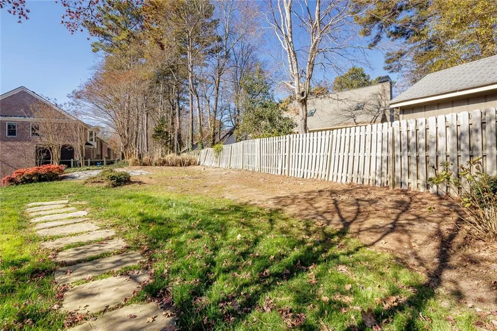 7285 Village Creek Trace, Sandy Springs, Georgia 30328, 4 Bedrooms Bedrooms, ,3 BathroomsBathrooms,Residential,Sold,7285 Village Creek Trace,6975101