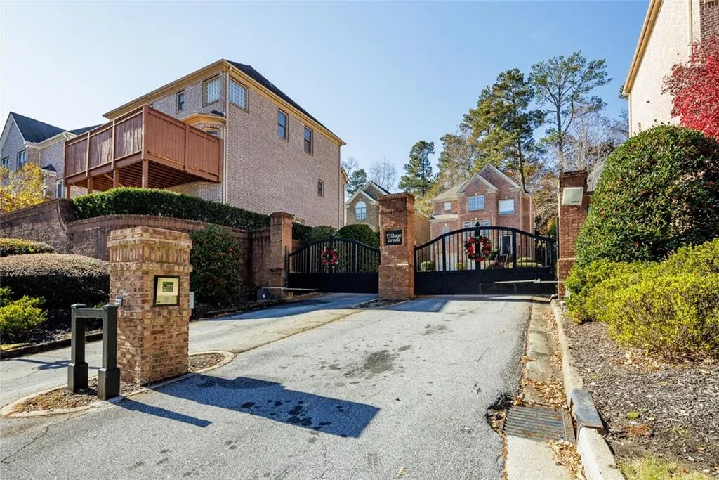 7285 Village Creek Trace, Sandy Springs, Georgia 30328, 4 Bedrooms Bedrooms, ,3 BathroomsBathrooms,Residential,Sold,7285 Village Creek Trace,6975101