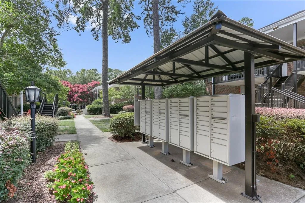 3675 Peachtree Road Ne Unit 22, Atlanta, Georgia 30319, 2 Bedrooms Bedrooms, ,2 BathroomsBathrooms,Residential,Sold,3675 Peachtree Road Ne Unit 22,5726553