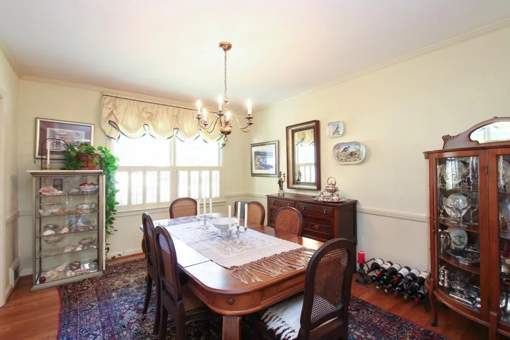 135 Pine Lake Drive, Sandy Springs, Georgia 30327, 4 Bedrooms Bedrooms, ,3 BathroomsBathrooms,Residential,Sold,135 Pine Lake Drive,5604860