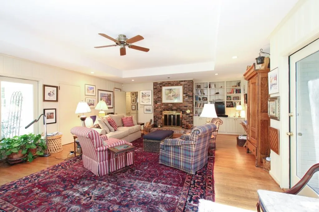 135 Pine Lake Drive, Sandy Springs, Georgia 30327, 4 Bedrooms Bedrooms, ,3 BathroomsBathrooms,Residential,Sold,135 Pine Lake Drive,5604860