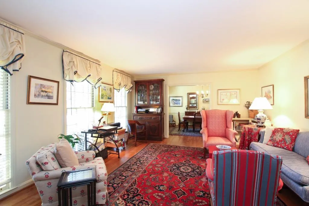 135 Pine Lake Drive, Sandy Springs, Georgia 30327, 4 Bedrooms Bedrooms, ,3 BathroomsBathrooms,Residential,Sold,135 Pine Lake Drive,5604860