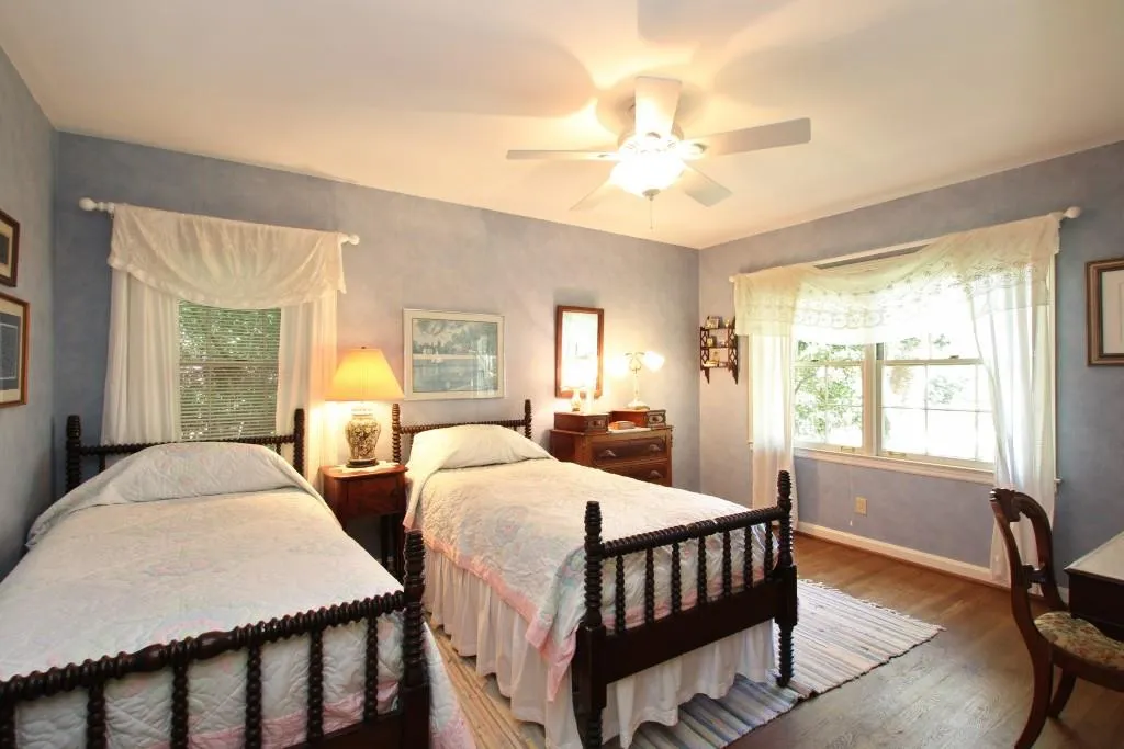 135 Pine Lake Drive, Sandy Springs, Georgia 30327, 4 Bedrooms Bedrooms, ,3 BathroomsBathrooms,Residential,Sold,135 Pine Lake Drive,5604860