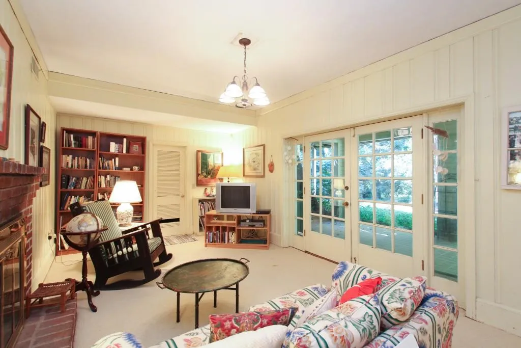 135 Pine Lake Drive, Sandy Springs, Georgia 30327, 4 Bedrooms Bedrooms, ,3 BathroomsBathrooms,Residential,Sold,135 Pine Lake Drive,5604860