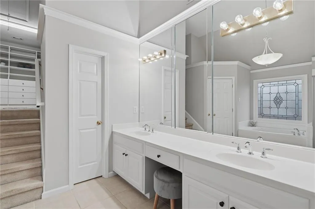 730 Hunting View Point., Atlanta, Georgia 30328, 4 Bedrooms Bedrooms, ,3 BathroomsBathrooms,Residential,Sold,730 Hunting View Point.,7703843