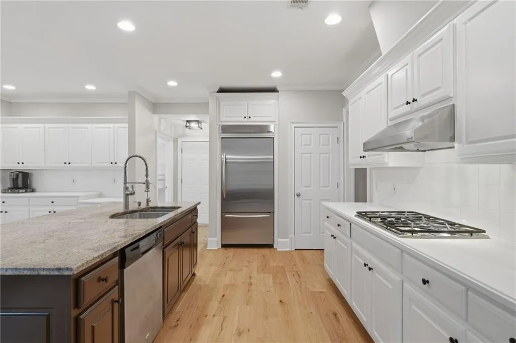 730 Hunting View Point., Atlanta, Georgia 30328, 4 Bedrooms Bedrooms, ,3 BathroomsBathrooms,Residential,Sold,730 Hunting View Point.,7703843