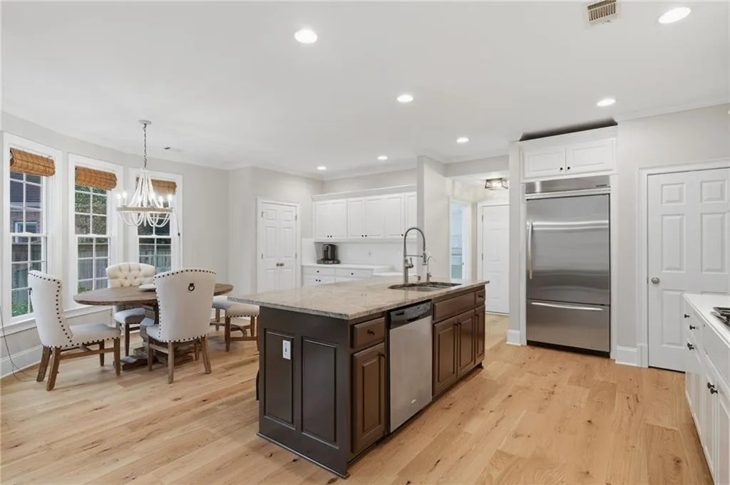 730 Hunting View Point., Atlanta, Georgia 30328, 4 Bedrooms Bedrooms, ,3 BathroomsBathrooms,Residential,Sold,730 Hunting View Point.,7703843