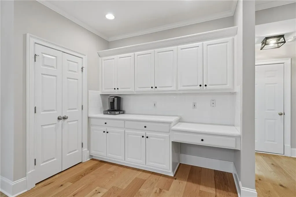 730 Hunting View Point., Atlanta, Georgia 30328, 4 Bedrooms Bedrooms, ,3 BathroomsBathrooms,Residential,Sold,730 Hunting View Point.,7703843