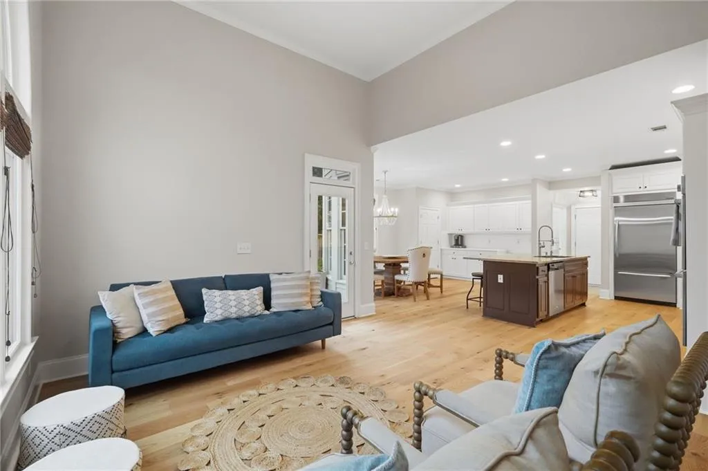 730 Hunting View Point., Atlanta, Georgia 30328, 4 Bedrooms Bedrooms, ,3 BathroomsBathrooms,Residential,Sold,730 Hunting View Point.,7703843