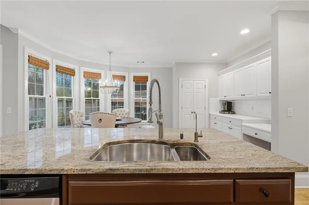 730 Hunting View Point., Atlanta, Georgia 30328, 4 Bedrooms Bedrooms, ,3 BathroomsBathrooms,Residential,Sold,730 Hunting View Point.,7703843