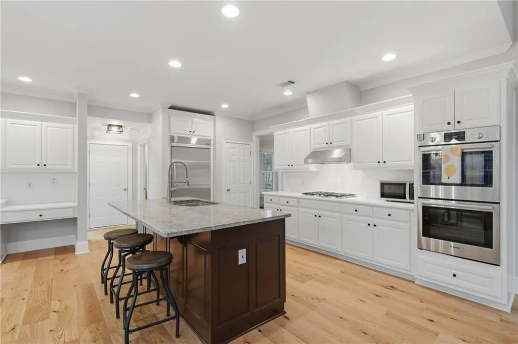 730 Hunting View Point., Atlanta, Georgia 30328, 4 Bedrooms Bedrooms, ,3 BathroomsBathrooms,Residential,Sold,730 Hunting View Point.,7703843