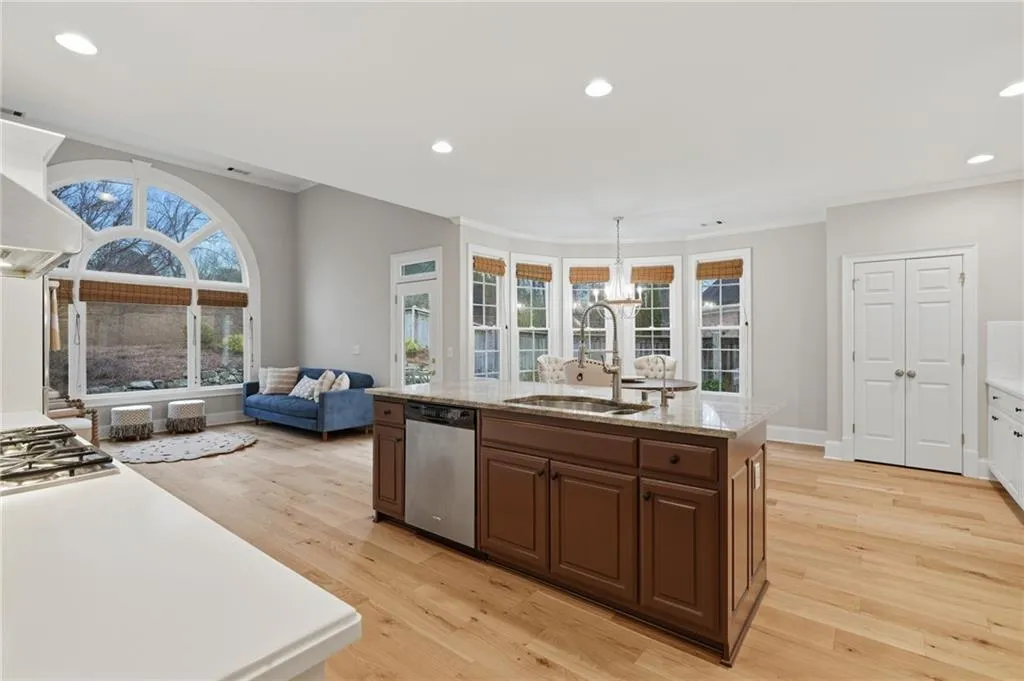 730 Hunting View Point., Atlanta, Georgia 30328, 4 Bedrooms Bedrooms, ,3 BathroomsBathrooms,Residential,Sold,730 Hunting View Point.,7703843