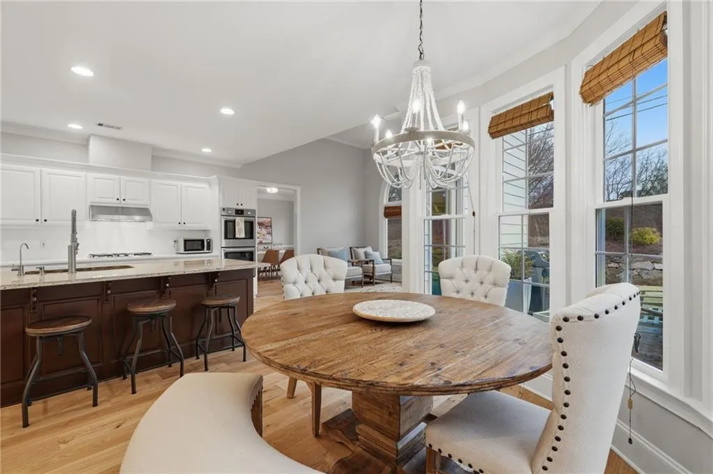 730 Hunting View Point., Atlanta, Georgia 30328, 4 Bedrooms Bedrooms, ,3 BathroomsBathrooms,Residential,Sold,730 Hunting View Point.,7703843