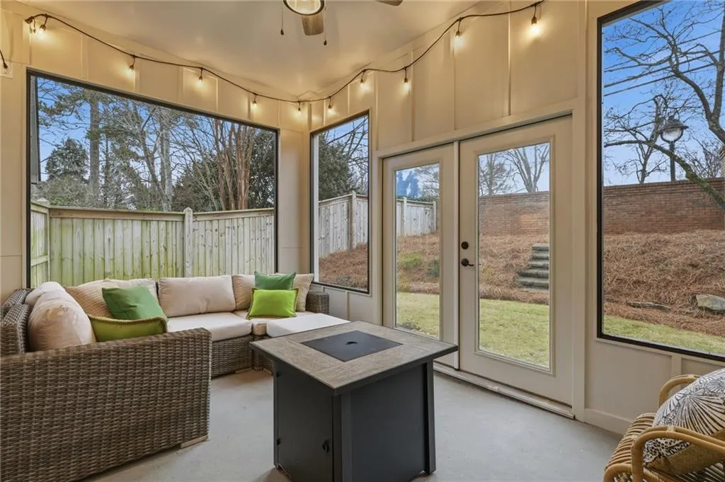 730 Hunting View Point., Atlanta, Georgia 30328, 4 Bedrooms Bedrooms, ,3 BathroomsBathrooms,Residential,Sold,730 Hunting View Point.,7703843