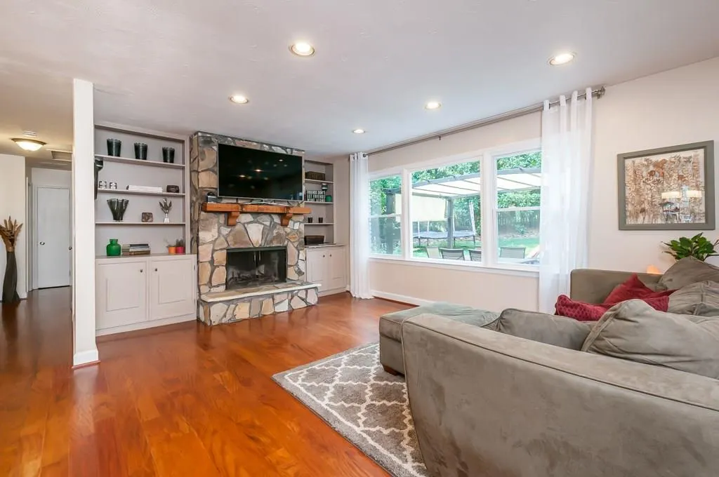175 Chaseland Road, Atlanta, Georgia 30328, 3 Bedrooms Bedrooms, ,2 BathroomsBathrooms,Residential,Sold,175 Chaseland Road,5706818
