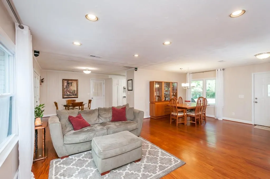 175 Chaseland Road, Atlanta, Georgia 30328, 3 Bedrooms Bedrooms, ,2 BathroomsBathrooms,Residential,Sold,175 Chaseland Road,5706818