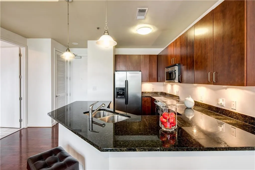 711 Cosmopolitan Drive Ne Unit 201, Atlanta, Georgia 30324, 1 Bedroom Bedrooms, ,1 BathroomBathrooms,Residential,Sold,711 Cosmopolitan Drive Ne Unit 201,5855601