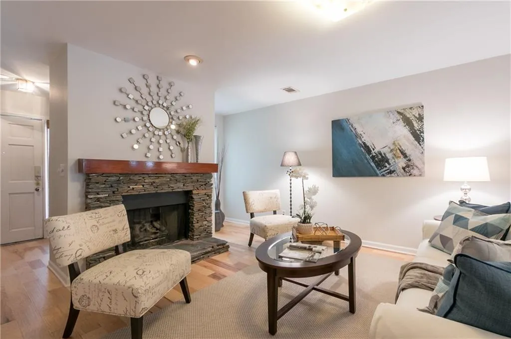 7 Saint Claire, Atlanta, Georgia 30324, 2 Bedrooms Bedrooms, ,2 BathroomsBathrooms,Residential,Sold,7 Saint Claire,6103622