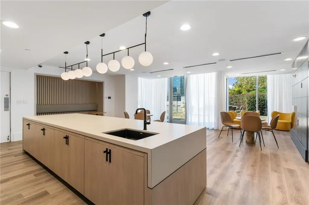 3324 Peachtree Unit 1813, Atlanta, Georgia 30326, 1 Bedroom Bedrooms, ,1 BathroomBathrooms,Residential,For Sale,3324 Peachtree Unit 1813,7588792