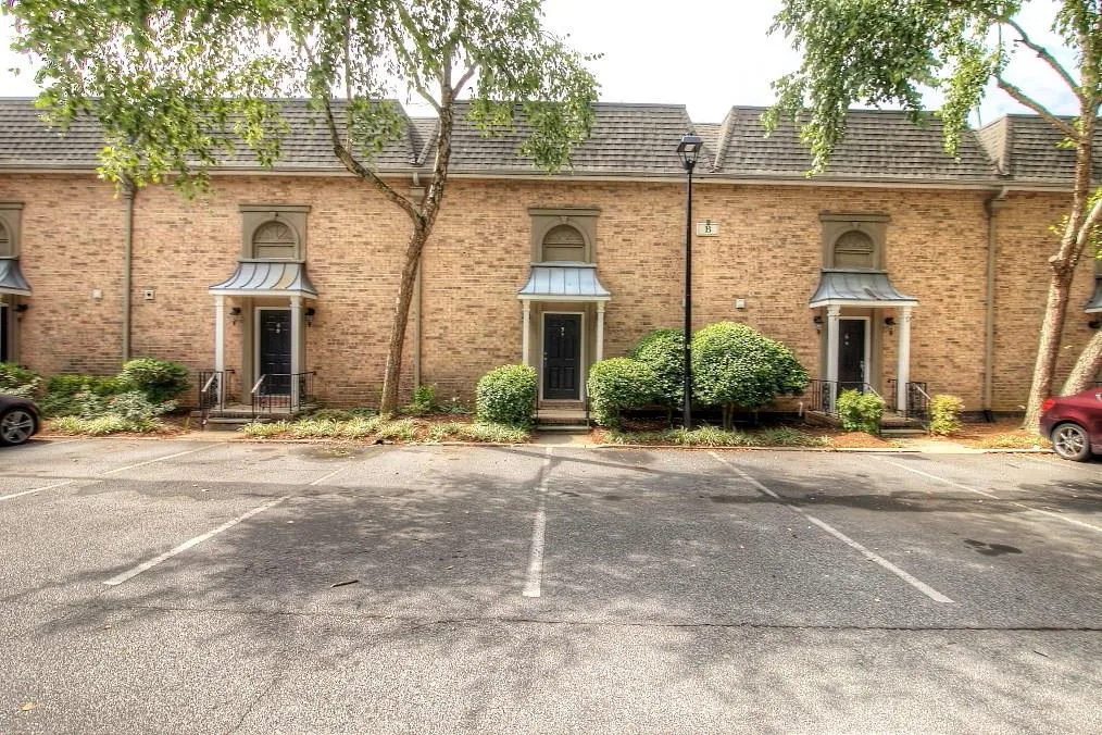 6980 Roswell Road Ne Unit B5, Sandy Springs, Georgia 30328, 2 Bedrooms Bedrooms, ,1 BathroomBathrooms,Residential,Sold,6980 Roswell Road Ne Unit B5,5728011