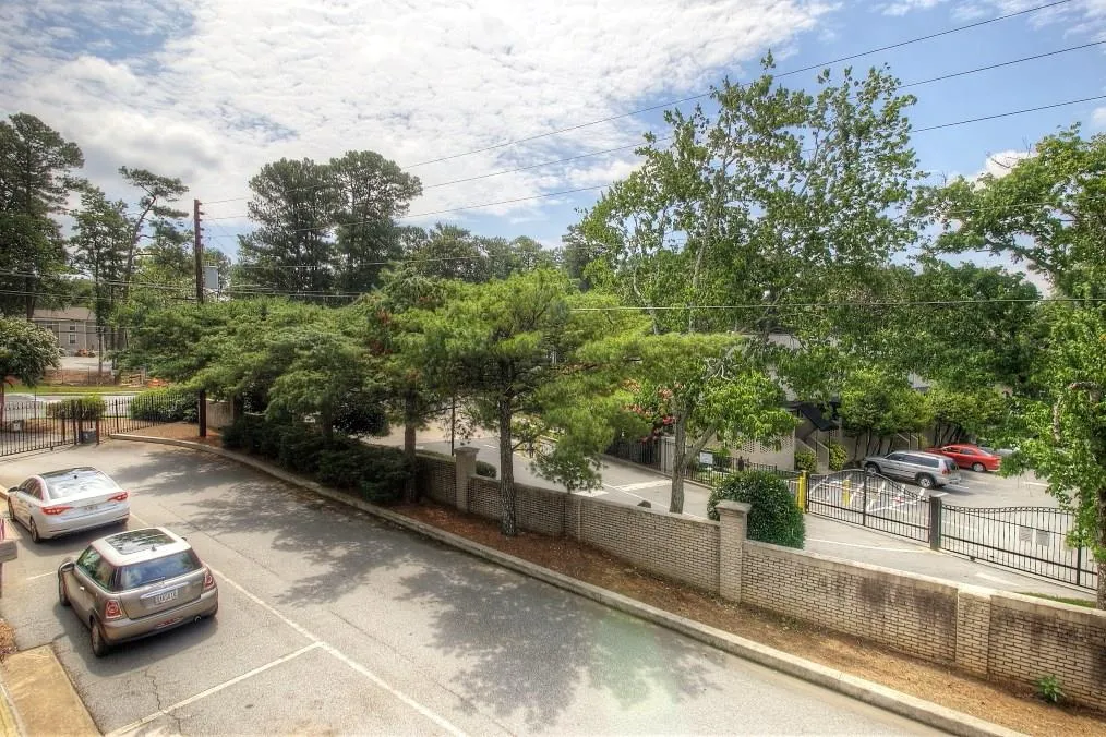 6980 Roswell Road Ne Unit B5, Sandy Springs, Georgia 30328, 2 Bedrooms Bedrooms, ,1 BathroomBathrooms,Residential,Sold,6980 Roswell Road Ne Unit B5,5728011