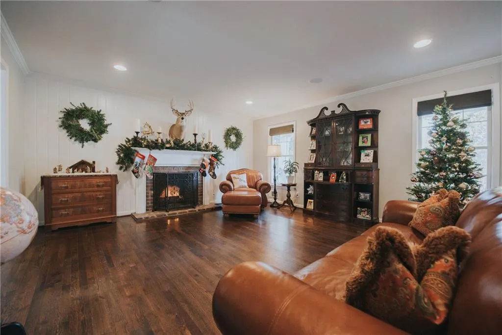 850 Old Creek Trail, Atlanta, Georgia 30328, 6 Bedrooms Bedrooms, ,5 BathroomsBathrooms,Residential,Sold,850 Old Creek Trail,6656373