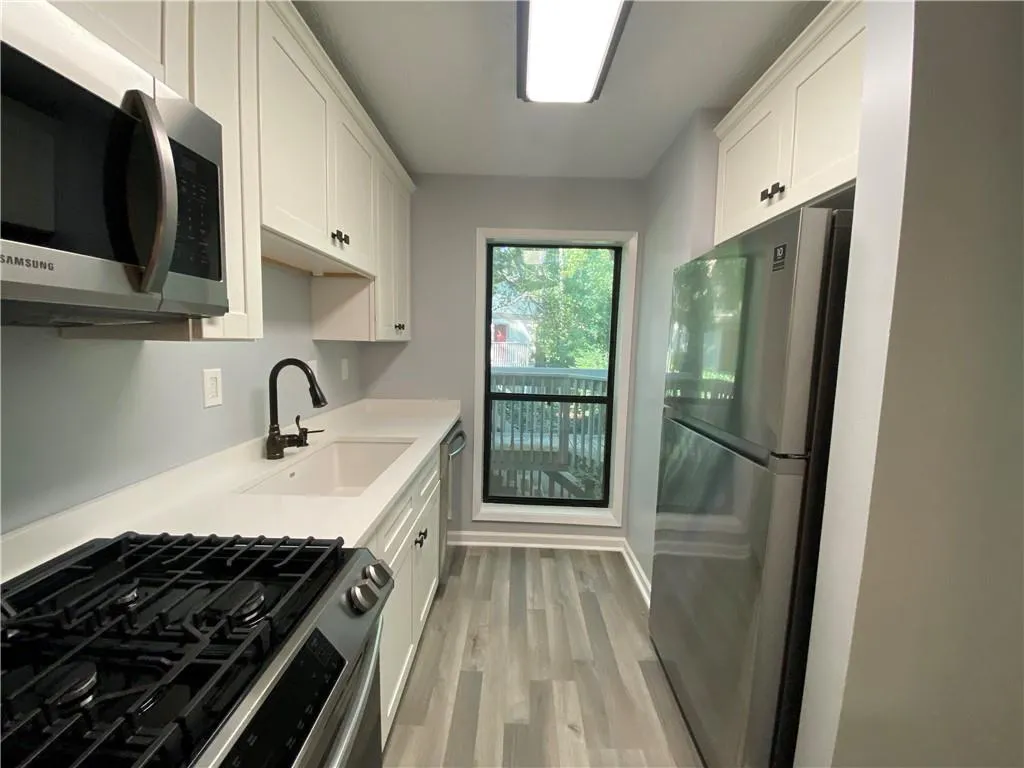 303 Woodcliff Drive, Sandy Springs, Georgia 30350, 1 Bedroom Bedrooms, ,1 BathroomBathrooms,Residential,Sold,303 Woodcliff Drive,6939468