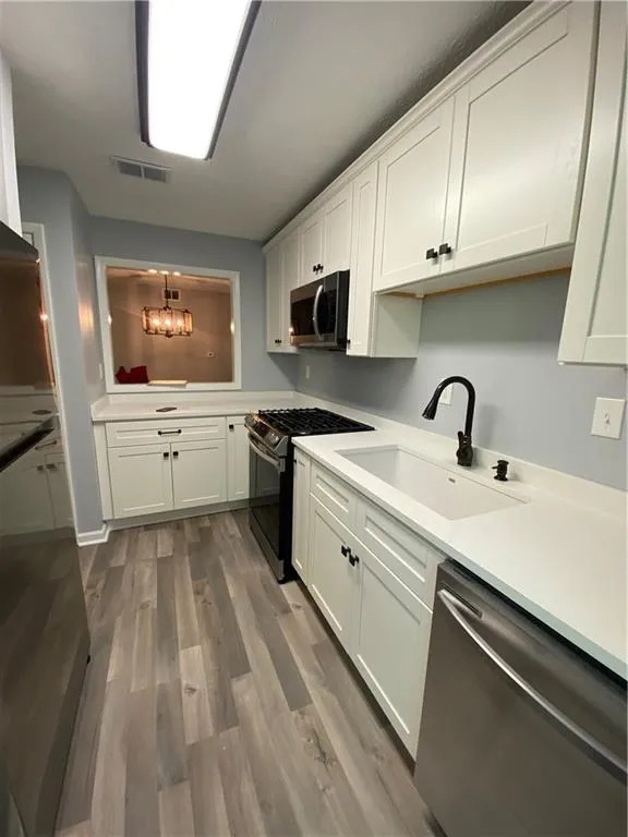 303 Woodcliff Drive, Sandy Springs, Georgia 30350, 1 Bedroom Bedrooms, ,1 BathroomBathrooms,Residential,Sold,303 Woodcliff Drive,6939468