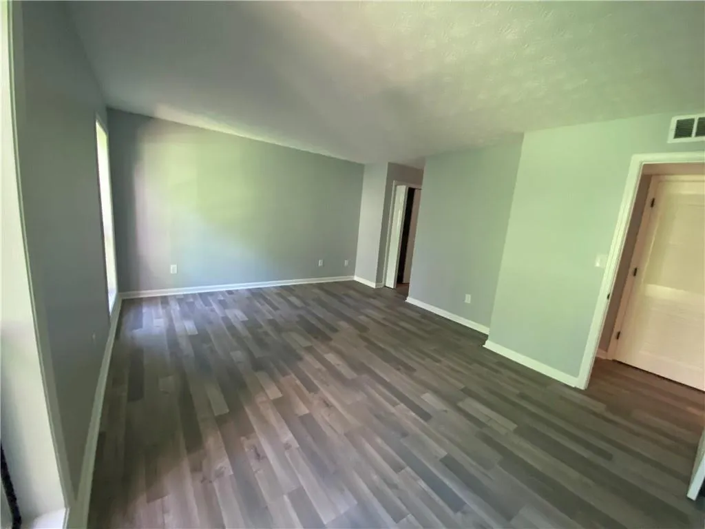 303 Woodcliff Drive, Sandy Springs, Georgia 30350, 1 Bedroom Bedrooms, ,1 BathroomBathrooms,Residential,Sold,303 Woodcliff Drive,6939468