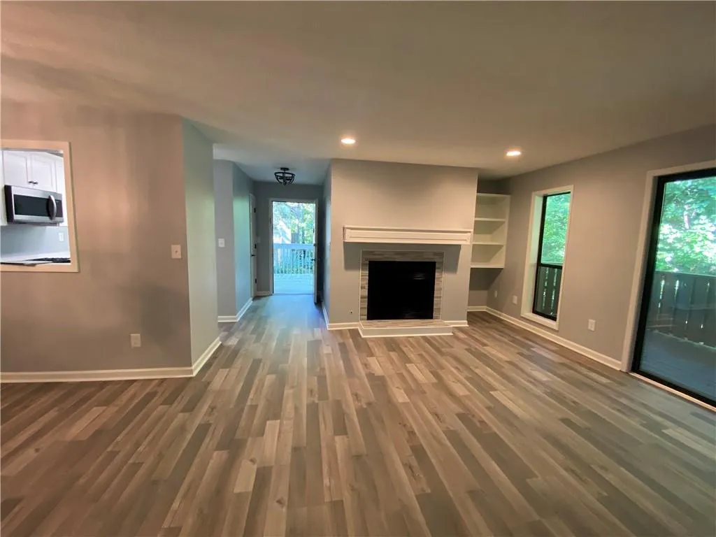 303 Woodcliff Drive, Sandy Springs, Georgia 30350, 1 Bedroom Bedrooms, ,1 BathroomBathrooms,Residential,Sold,303 Woodcliff Drive,6939468