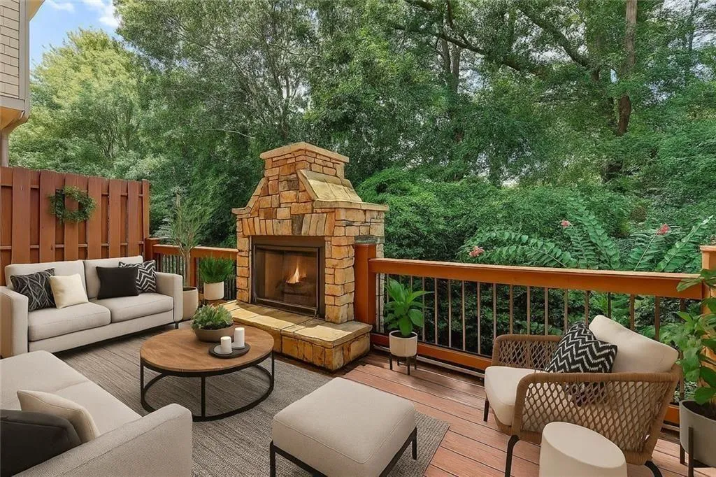 Deck - virtually staged