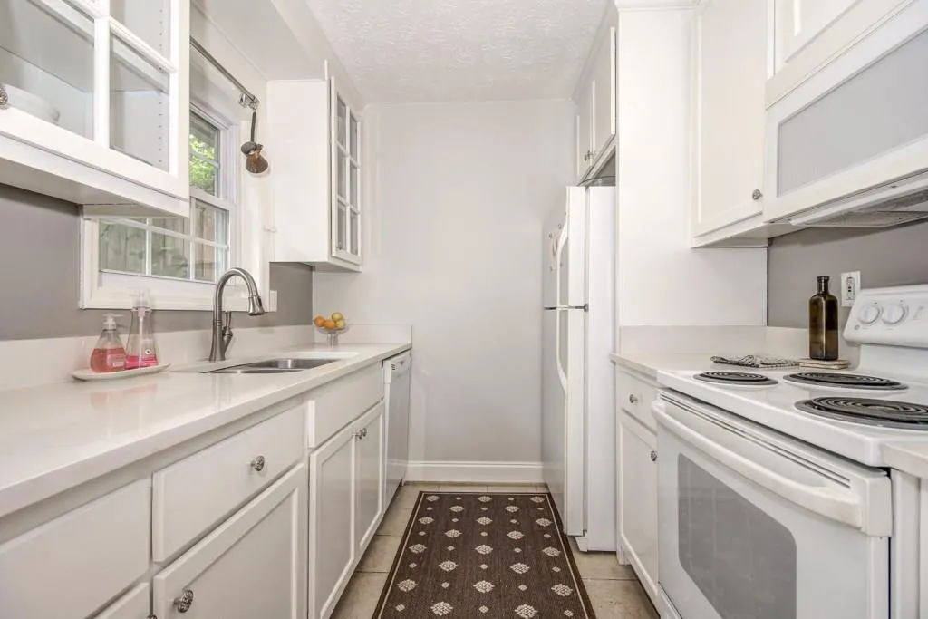 6704 Park Avenue Unit D7, Atlanta, Georgia 30342, 2 Bedrooms Bedrooms, ,1 BathroomBathrooms,Residential,Sold,6704 Park Avenue Unit D7,5626684