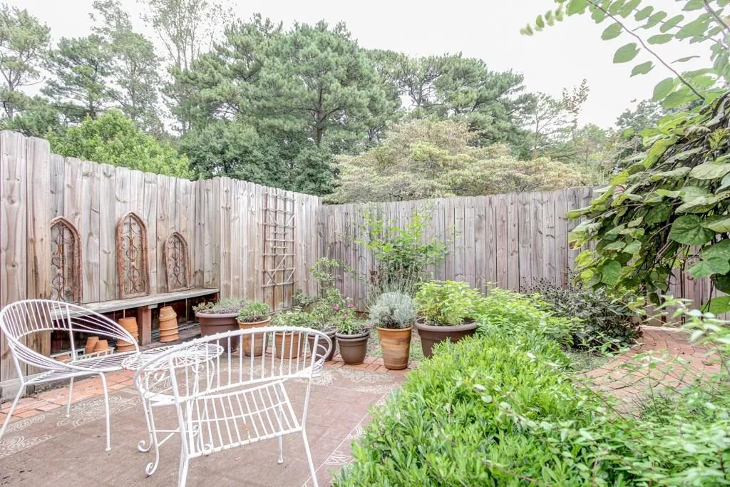 6704 Park Avenue Unit D7, Atlanta, Georgia 30342, 2 Bedrooms Bedrooms, ,1 BathroomBathrooms,Residential,Sold,6704 Park Avenue Unit D7,5626684