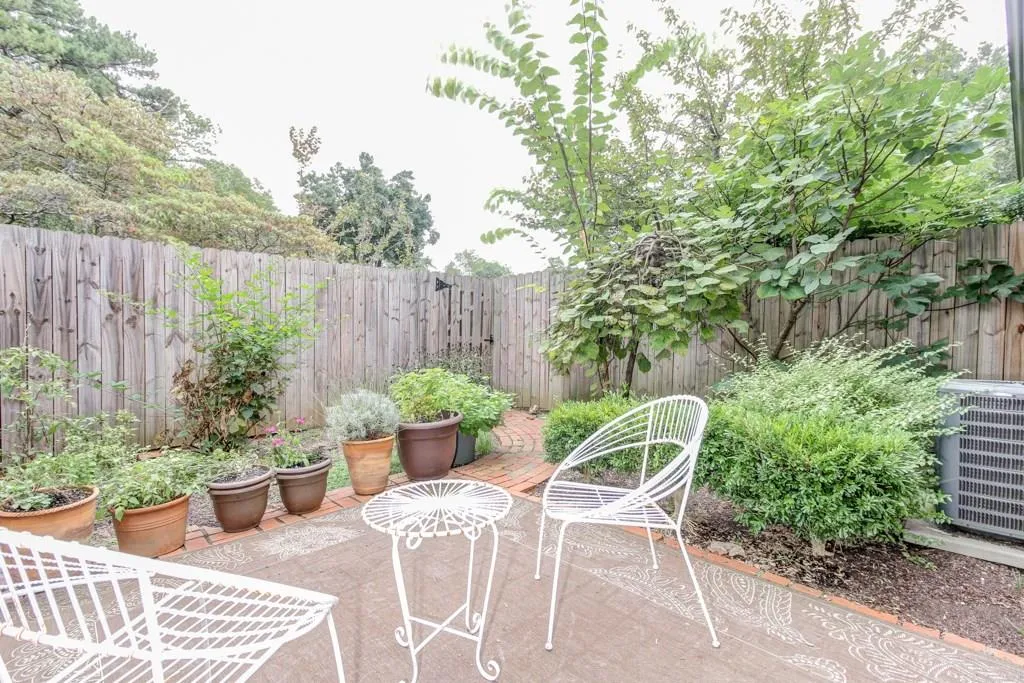 6704 Park Avenue Unit D7, Atlanta, Georgia 30342, 2 Bedrooms Bedrooms, ,1 BathroomBathrooms,Residential,Sold,6704 Park Avenue Unit D7,5626684