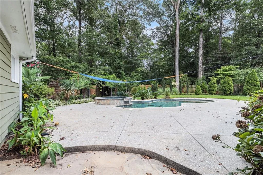 170 Berwick Drive, Atlanta, Georgia 30328, 4 Bedrooms Bedrooms, ,3 BathroomsBathrooms,Residential,For Sale,170 Berwick Drive,7637028