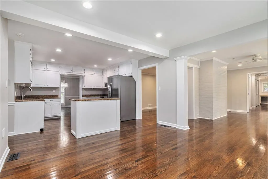 170 Berwick Drive, Atlanta, Georgia 30328, 4 Bedrooms Bedrooms, ,3 BathroomsBathrooms,Residential,For Sale,170 Berwick Drive,7637028