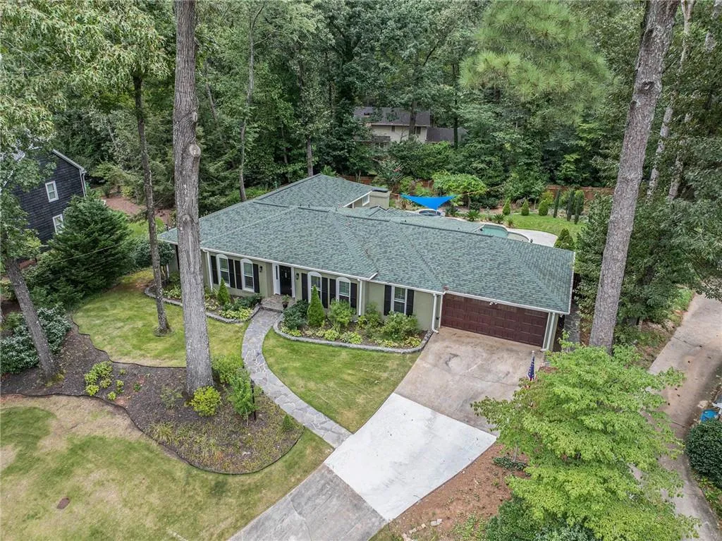 170 Berwick Drive, Atlanta, Georgia 30328, 4 Bedrooms Bedrooms, ,3 BathroomsBathrooms,Residential,For Sale,170 Berwick Drive,7637028
