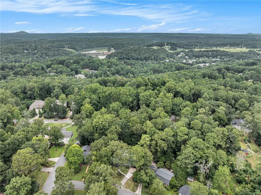 170 Berwick Drive, Atlanta, Georgia 30328, 4 Bedrooms Bedrooms, ,3 BathroomsBathrooms,Residential,For Sale,170 Berwick Drive,7637028