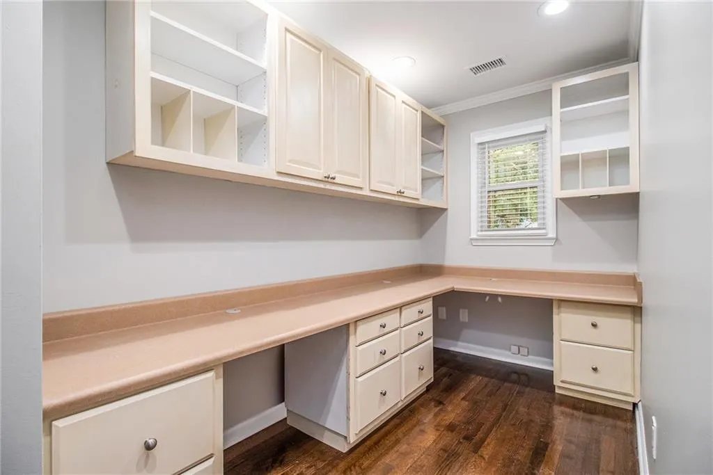 170 Berwick Drive, Atlanta, Georgia 30328, 4 Bedrooms Bedrooms, ,3 BathroomsBathrooms,Residential,For Sale,170 Berwick Drive,7637028