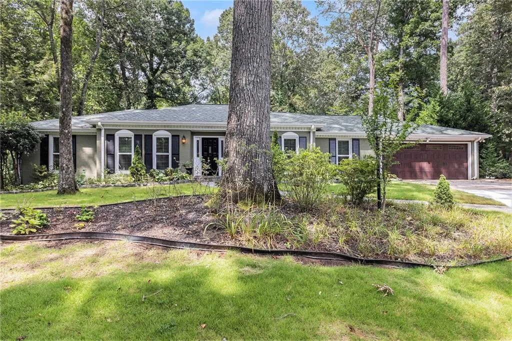 170 Berwick Drive, Atlanta, Georgia 30328, 4 Bedrooms Bedrooms, ,3 BathroomsBathrooms,Residential,For Sale,170 Berwick Drive,7637028