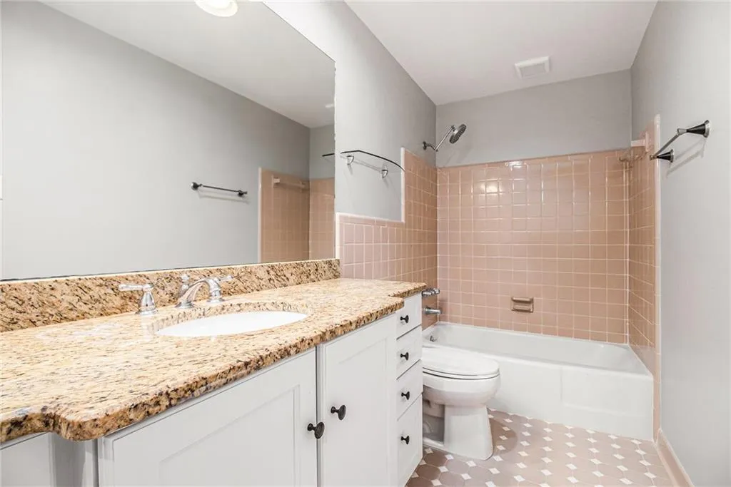 170 Berwick Drive, Atlanta, Georgia 30328, 4 Bedrooms Bedrooms, ,3 BathroomsBathrooms,Residential,For Sale,170 Berwick Drive,7637028